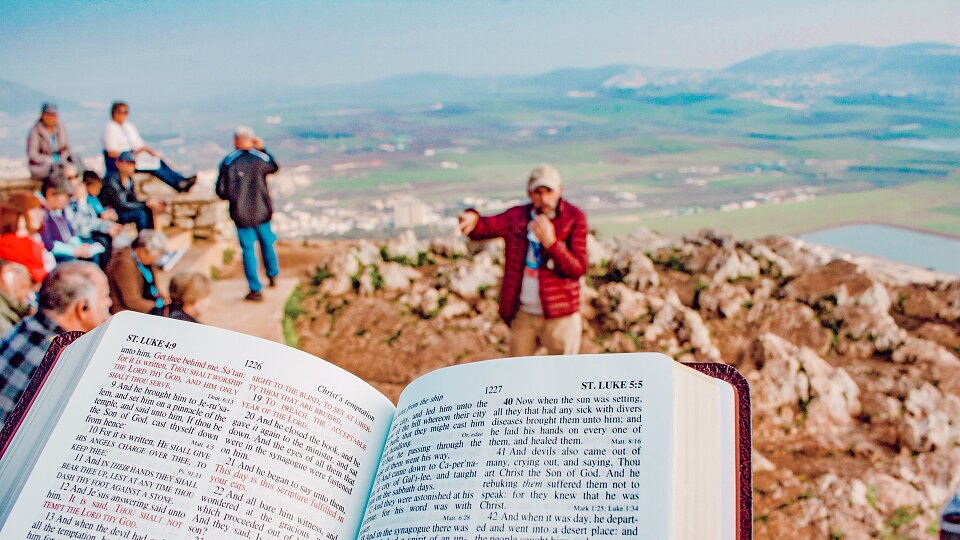 mount precipice tour guide holy land